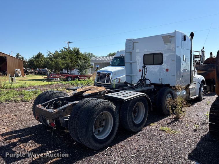 image for item FC2497 2008 Peterbilt 386 semi truck