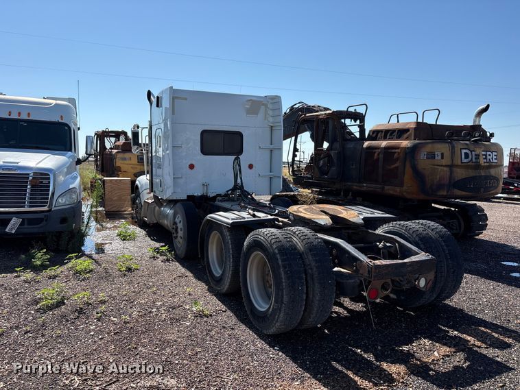 image for item FC2497 2008 Peterbilt 386 semi truck