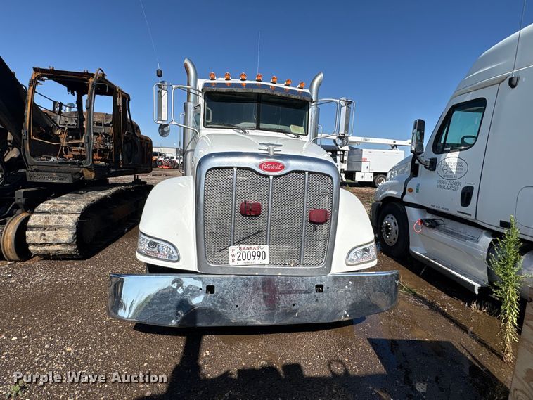 image for item FC2497 2008 Peterbilt 386 semi truck