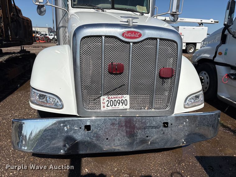 image for item FC2497 2008 Peterbilt 386 semi truck
