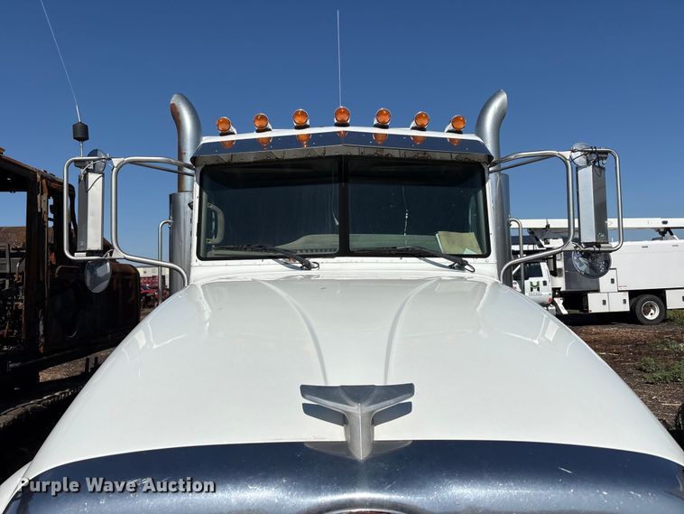 image for item FC2497 2008 Peterbilt 386 semi truck