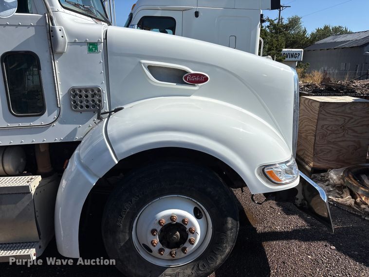 image for item FC2497 2008 Peterbilt 386 semi truck