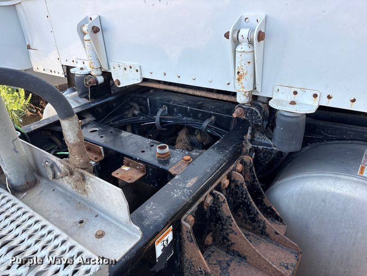image for item FC2497 2008 Peterbilt 386 semi truck