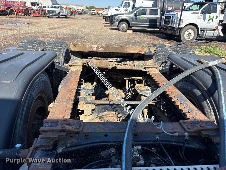 image for item FC2497 2008 Peterbilt 386 semi truck