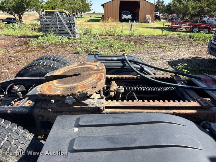 image for item FC2497 2008 Peterbilt 386 semi truck