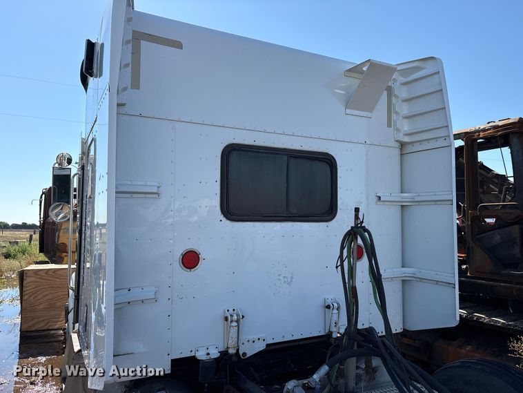 image for item FC2497 2008 Peterbilt 386 semi truck