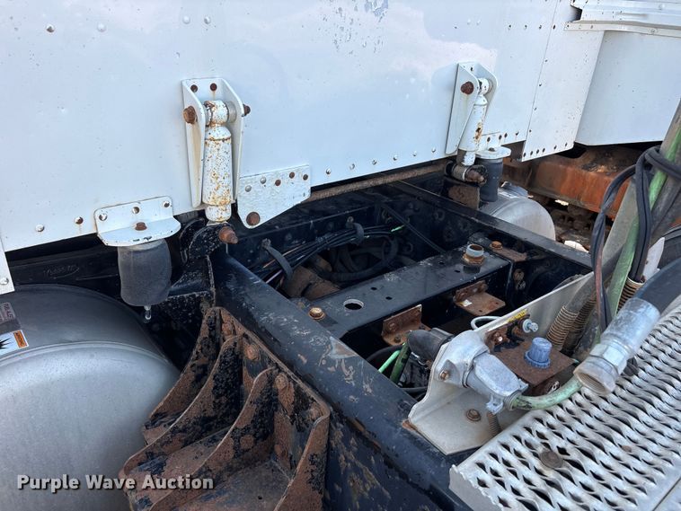 image for item FC2497 2008 Peterbilt 386 semi truck