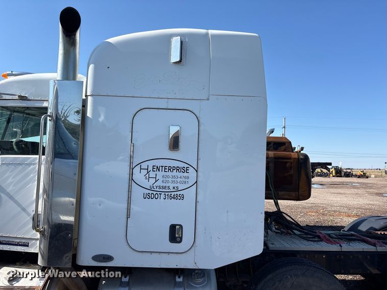 image for item FC2497 2008 Peterbilt 386 semi truck