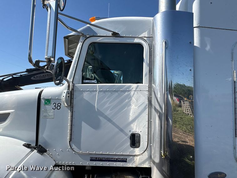 image for item FC2497 2008 Peterbilt 386 semi truck