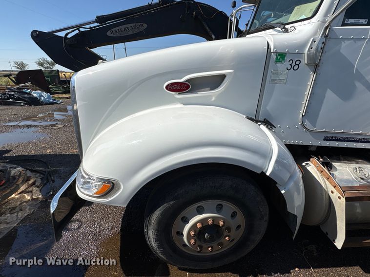 image for item FC2497 2008 Peterbilt 386 semi truck