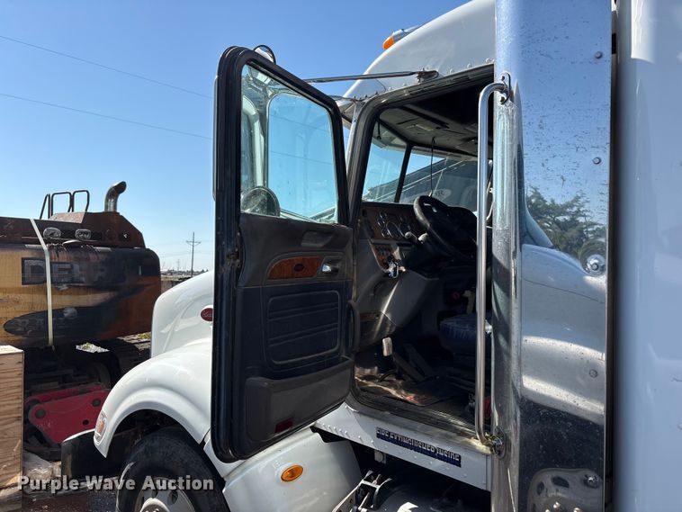 image for item FC2497 2008 Peterbilt 386 semi truck