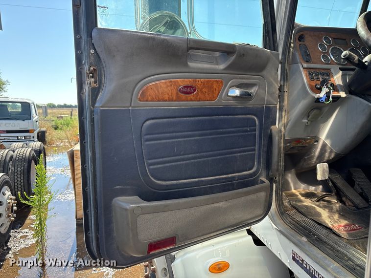 image for item FC2497 2008 Peterbilt 386 semi truck
