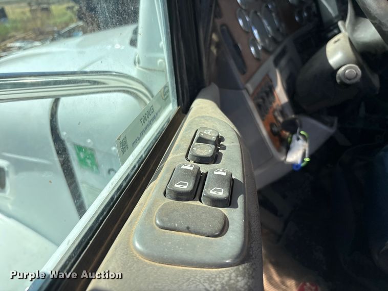 image for item FC2497 2008 Peterbilt 386 semi truck