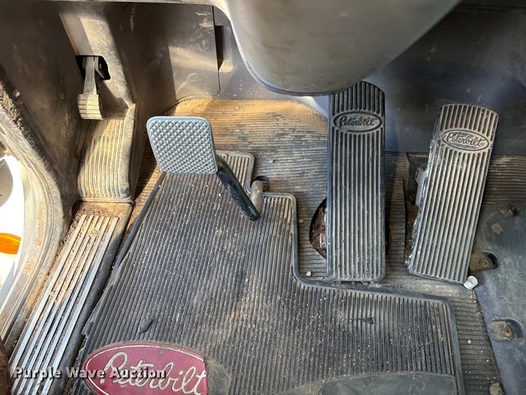 image for item FC2497 2008 Peterbilt 386 semi truck