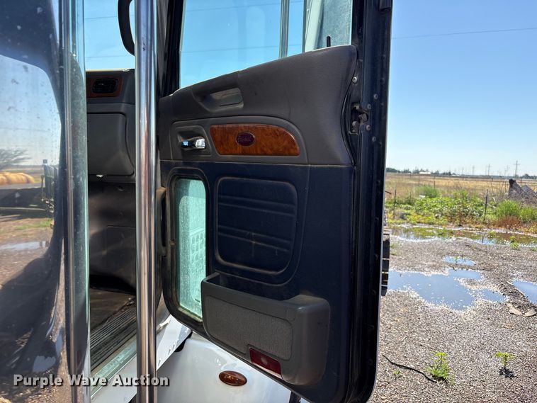 image for item FC2497 2008 Peterbilt 386 semi truck