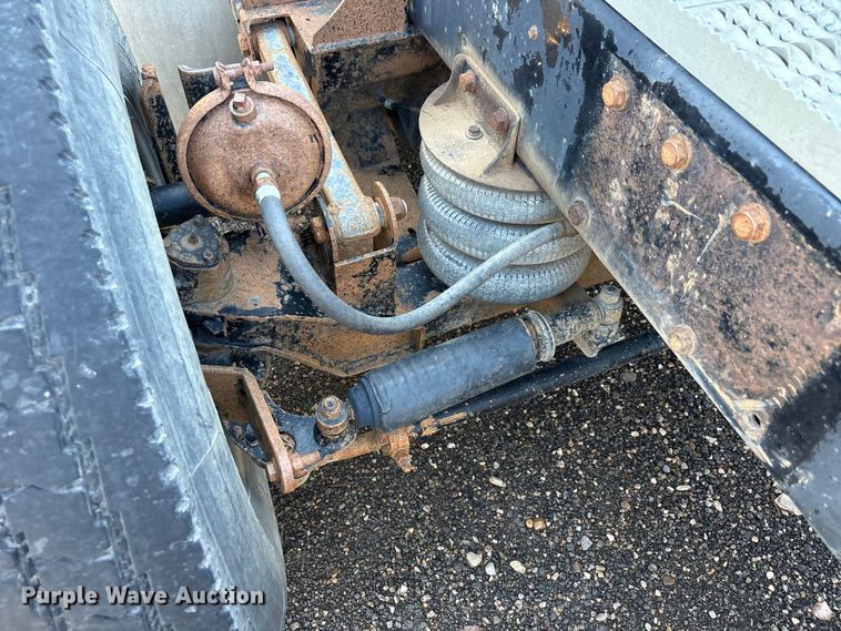 image for item FC2497 2008 Peterbilt 386 semi truck