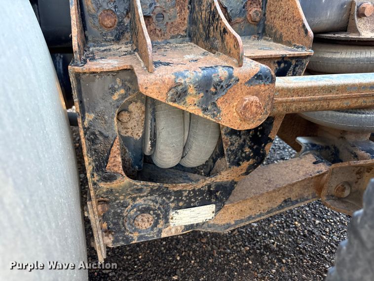 image for item FC2497 2008 Peterbilt 386 semi truck