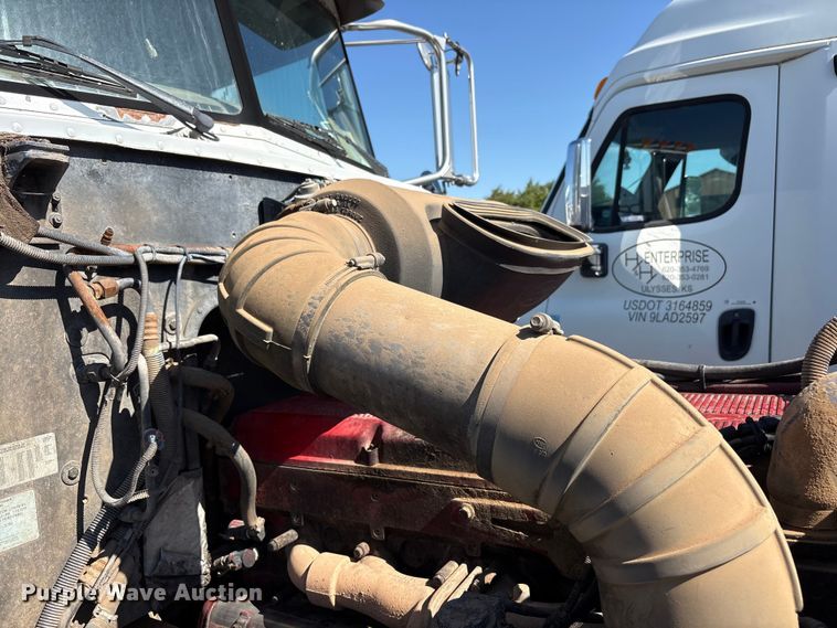 image for item FC2497 2008 Peterbilt 386 semi truck