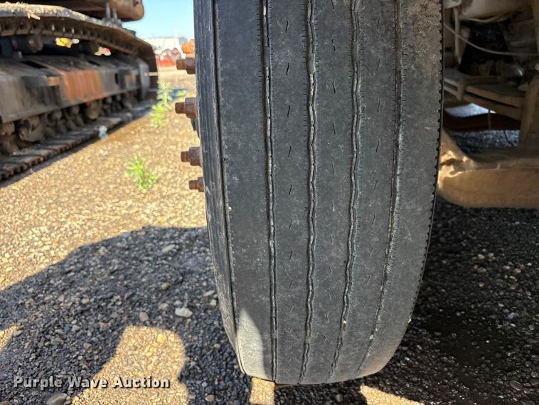 image for item FC2497 2008 Peterbilt 386 semi truck