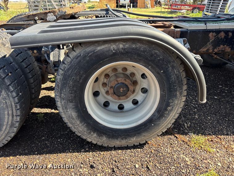 image for item FC2497 2008 Peterbilt 386 semi truck