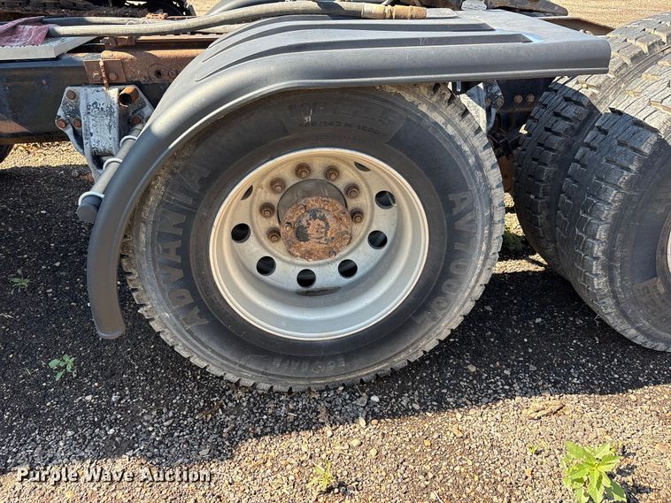 image for item FC2497 2008 Peterbilt 386 semi truck