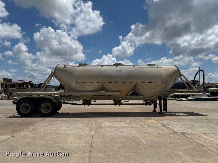 image for item FC4021 1999 Fruehauf  HAB-HT2-J1000X3 pneumatic dry bulk trailer