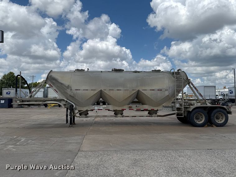 image for item FC4021 1999 Fruehauf  HAB-HT2-J1000X3 pneumatic dry bulk trailer