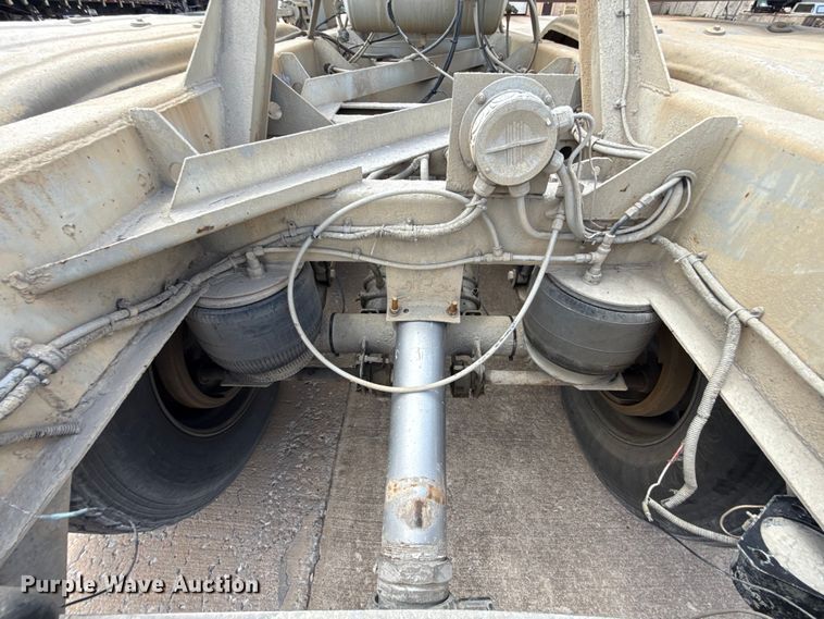 image for item FC4021 1999 Fruehauf  HAB-HT2-J1000X3 pneumatic dry bulk trailer