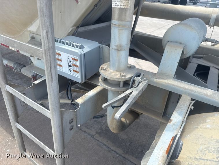 image for item FC4021 1999 Fruehauf  HAB-HT2-J1000X3 pneumatic dry bulk trailer