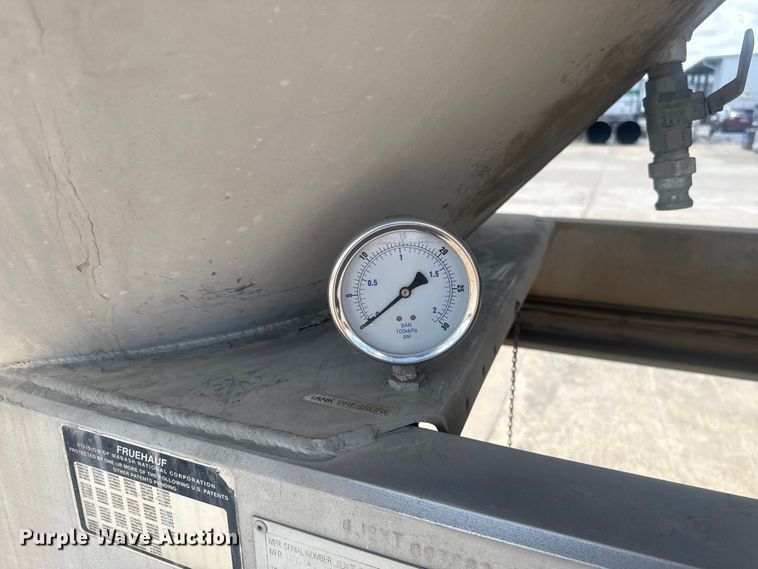 image for item FC4021 1999 Fruehauf  HAB-HT2-J1000X3 pneumatic dry bulk trailer