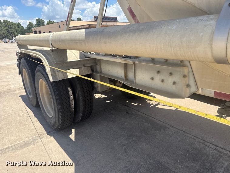 image for item FC4021 1999 Fruehauf  HAB-HT2-J1000X3 pneumatic dry bulk trailer