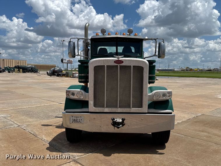 image for item FC4022 2016 Peterbilt 389 semi truck