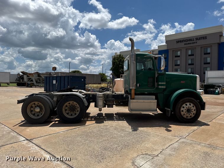 image for item FC4022 2016 Peterbilt 389 semi truck