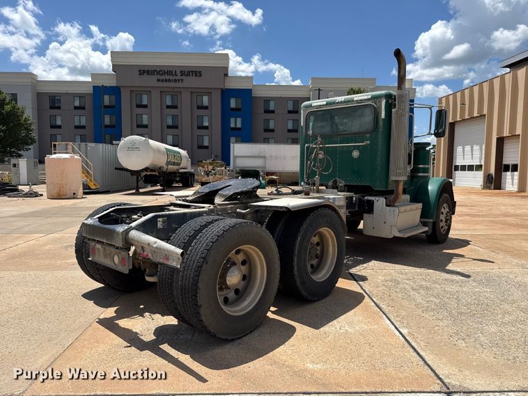image for item FC4022 2016 Peterbilt 389 semi truck