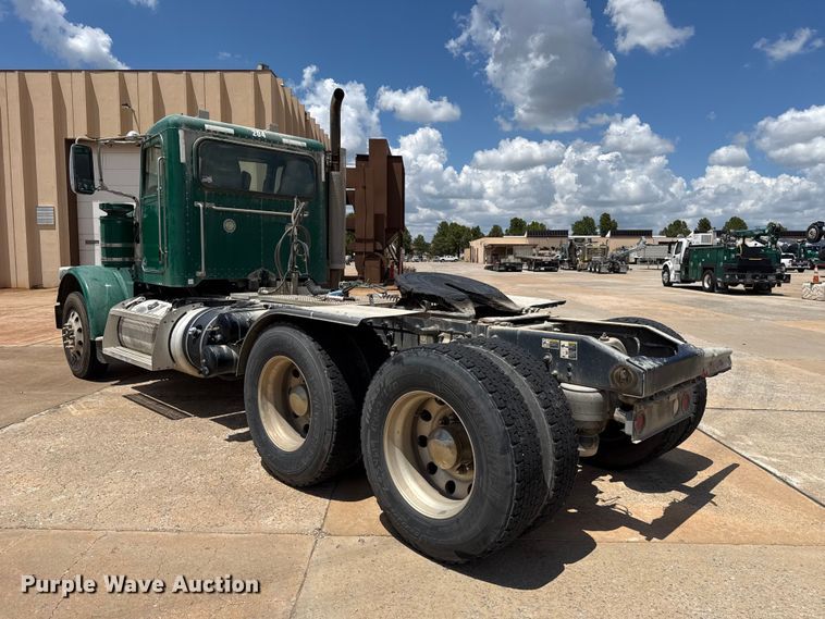 image for item FC4022 2016 Peterbilt 389 semi truck