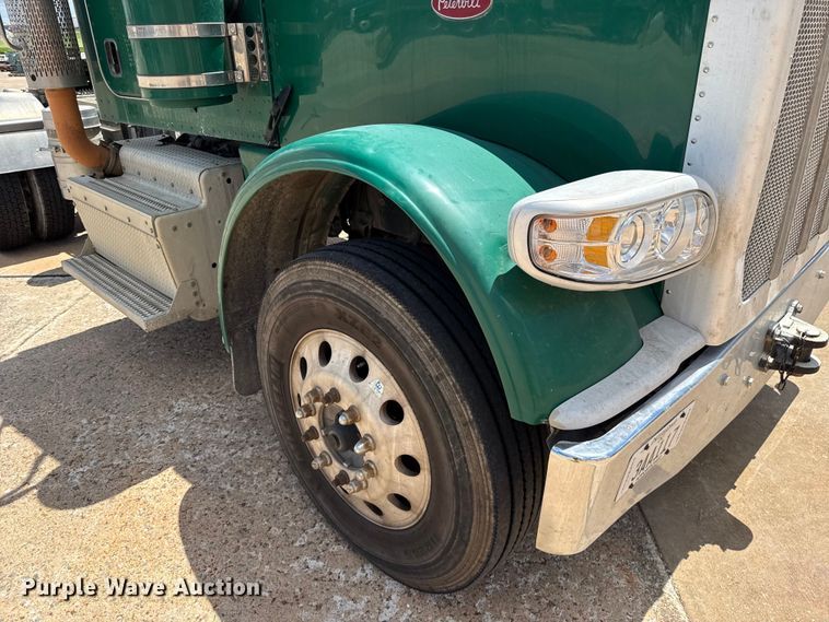 image for item FC4022 2016 Peterbilt 389 semi truck