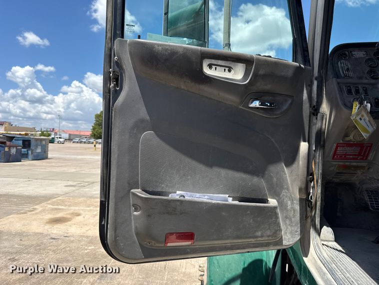 image for item FC4022 2016 Peterbilt 389 semi truck