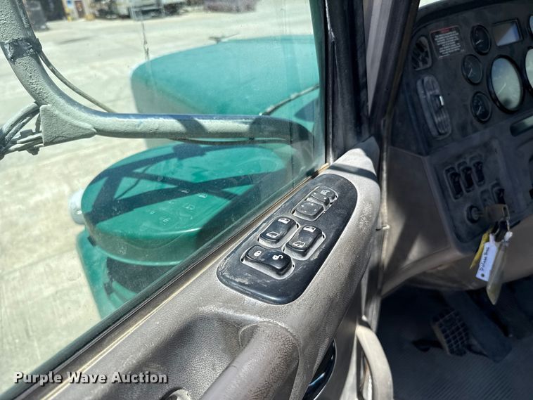 image for item FC4022 2016 Peterbilt 389 semi truck