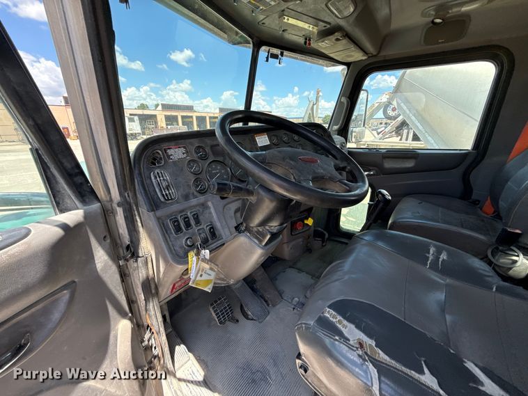 image for item FC4022 2016 Peterbilt 389 semi truck
