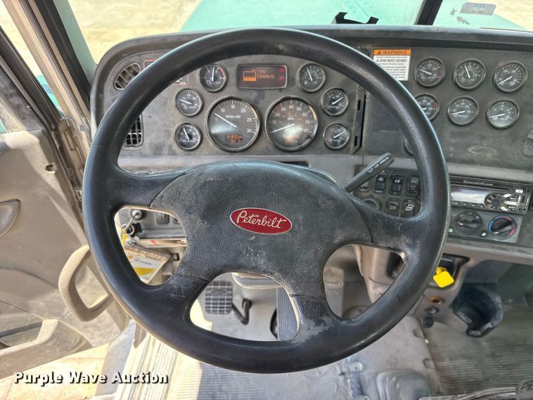 image for item FC4022 2016 Peterbilt 389 semi truck