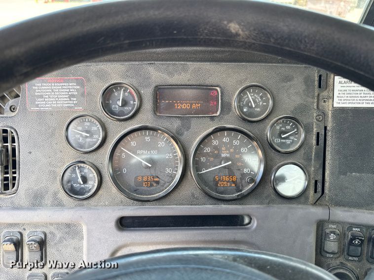image for item FC4022 2016 Peterbilt 389 semi truck