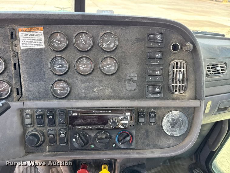 image for item FC4022 2016 Peterbilt 389 semi truck