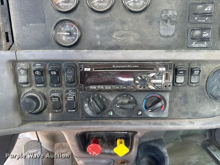 image for item FC4022 2016 Peterbilt 389 semi truck