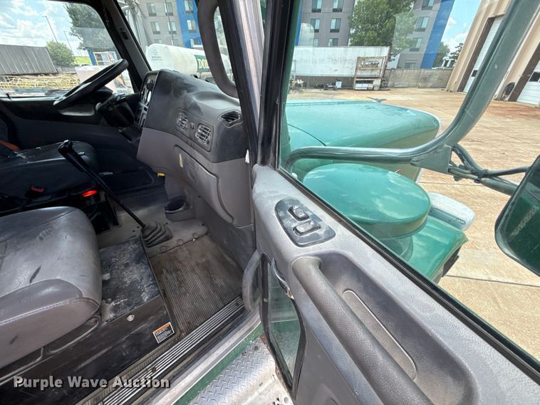 image for item FC4022 2016 Peterbilt 389 semi truck