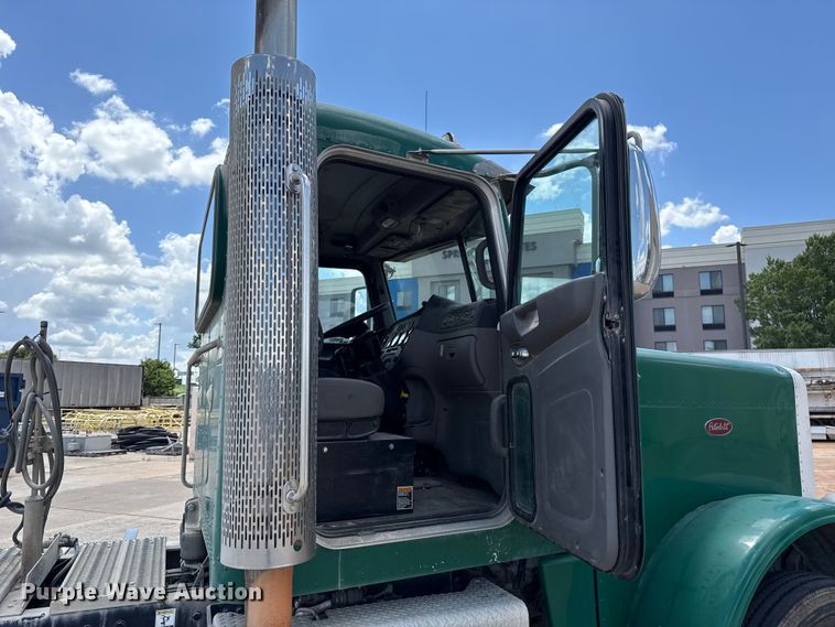 image for item FC4022 2016 Peterbilt 389 semi truck