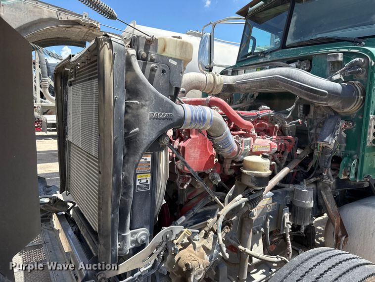 image for item FC4022 2016 Peterbilt 389 semi truck