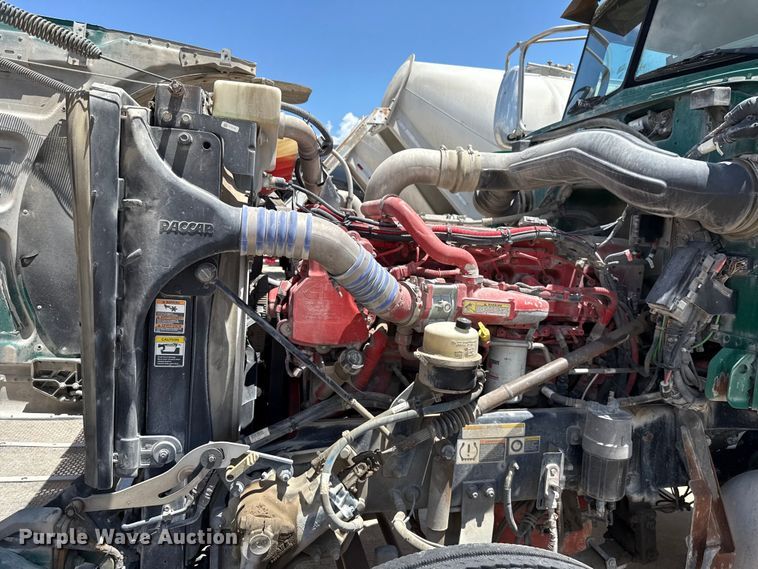 image for item FC4022 2016 Peterbilt 389 semi truck
