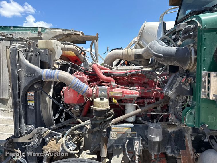 image for item FC4022 2016 Peterbilt 389 semi truck