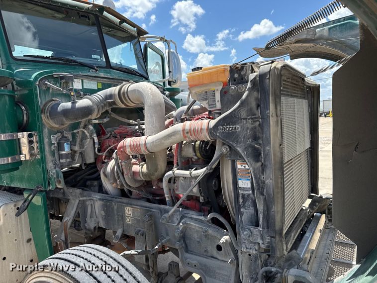 image for item FC4022 2016 Peterbilt 389 semi truck