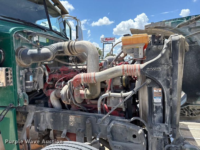 image for item FC4022 2016 Peterbilt 389 semi truck